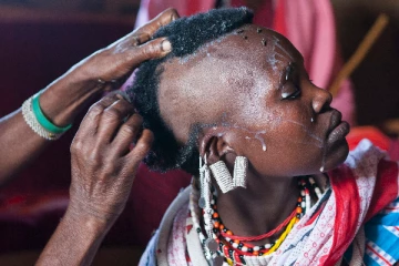 திருமணத்துக்கு முன் மொட்டை அடிக்கும் பெண்கள்; வினோத சடங்கு!