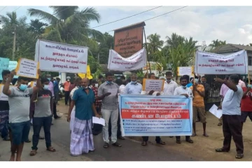 இந்திய மீனவர்களின் அத்துமீறல்களை கண்டித்து சண்டிலிப்பாயில் போராட்டம் (Video)