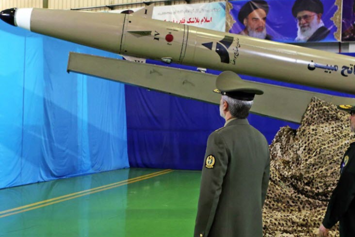 சர்வதேசத்தையே அச்சத்தில் தள்ளிய ஈரானின் அதிரடி நகர்வு.. இதுவரை வெளியில் காட்டாத பயங்கர ஏவுகணை! | Iran Fires 2 Ballistic Missiles Diego Garcia Base