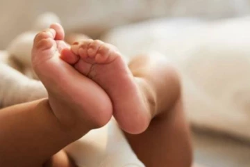 பிறந்து 45 நாளே ஆன குழந்தைக்கு இரும்புக்கம்பியால் 40 இடங்களில் சூடு.., காய்ச்சல் குணமடைய மூட நம்பிக்கை