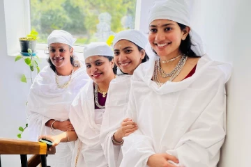 சாய் பல்லவி படுகர் இன பாரம்பரிய உடையில்.. அழகிய குடும்ப புகைப்படங்கள்