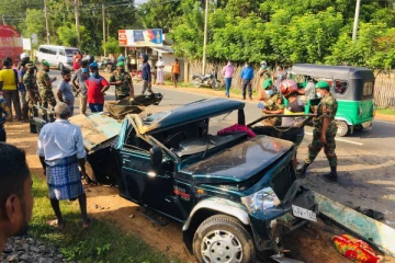 யாழிலிருந்து கொழும்பு நோக்கி சென்ற புகையிரதத்துடன் மோதுண்டு ஒருவர் பலி (Video)