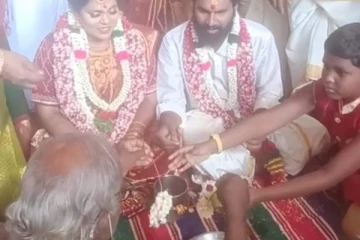 ‘‘மகன் மாங்கல்யம் கொடுக்க மறுமணம் செய்த பேராசிரியை’’ :   நெகிழ்ச்சி சம்பவம்