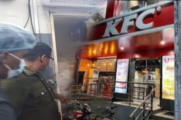 மட்டக்களப்பு KFC விற்பனை நிலையத்திற்கு பூட்டு; அதிகாரிகள் அதிரடி!
