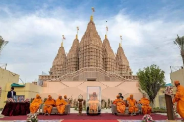 அபுதாபியில் பிரம்மாண்டமாக உருவாக்கப்பட்டுள்ள இந்து கோவில்! இன்று திறப்பு