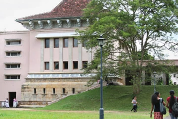 நான்கு பல்கலைகழக மாணவர்களின் கல்வி நடவடிக்கைகள் இடைநிறுத்தம்!