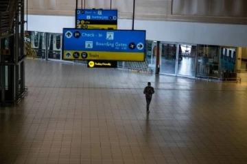 ரத்தாகும் விமானங்கள்.... நாடு திரும்ப முடியாமல் வெளிநாட்டில் சிக்கிய கனேடியர்கள்