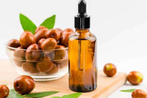 இயற்கையான மேக்கப் ப்ரைமர்கள் வேண்டுமா? இந்த 3 பொருட்களில் ஒன்றை பயன்படுத்துங்க! | Which Natural Oils Work As Perfect Makeup Primers