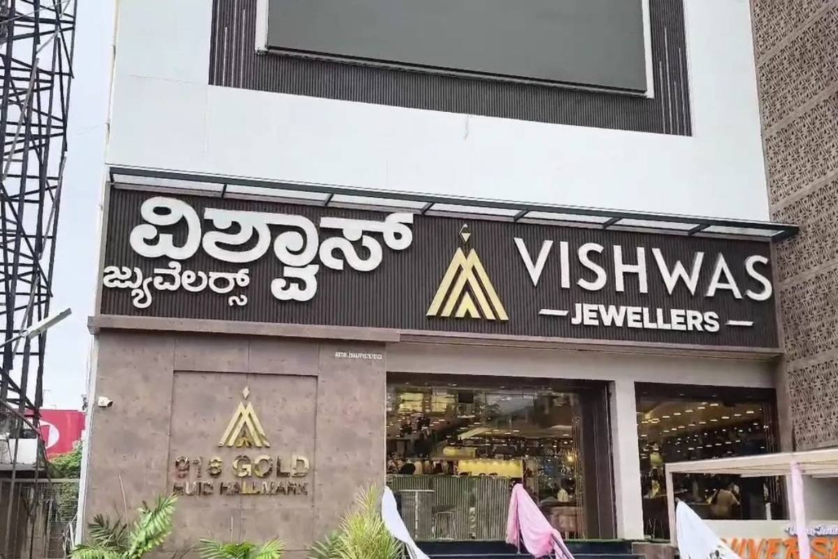 10 லட்சம் மதிப்புள்ள நகைகளை திருடிய எலி - CCTV காட்சிகளை பார்த்து அதிர்ந்த ஊழியர்கள் | Cctv Found Rat Steals Jewellery Worth Rs 10 Lakh 10 லட்சம் மதிப்புள்ள நகைகளை திருடிய எலி - CCTV காட்சிகளை பார்த்து அதிர்ந்த ஊழியர்கள் | Cctv Found Rat Steals Jewellery Worth Rs 10 Lakh