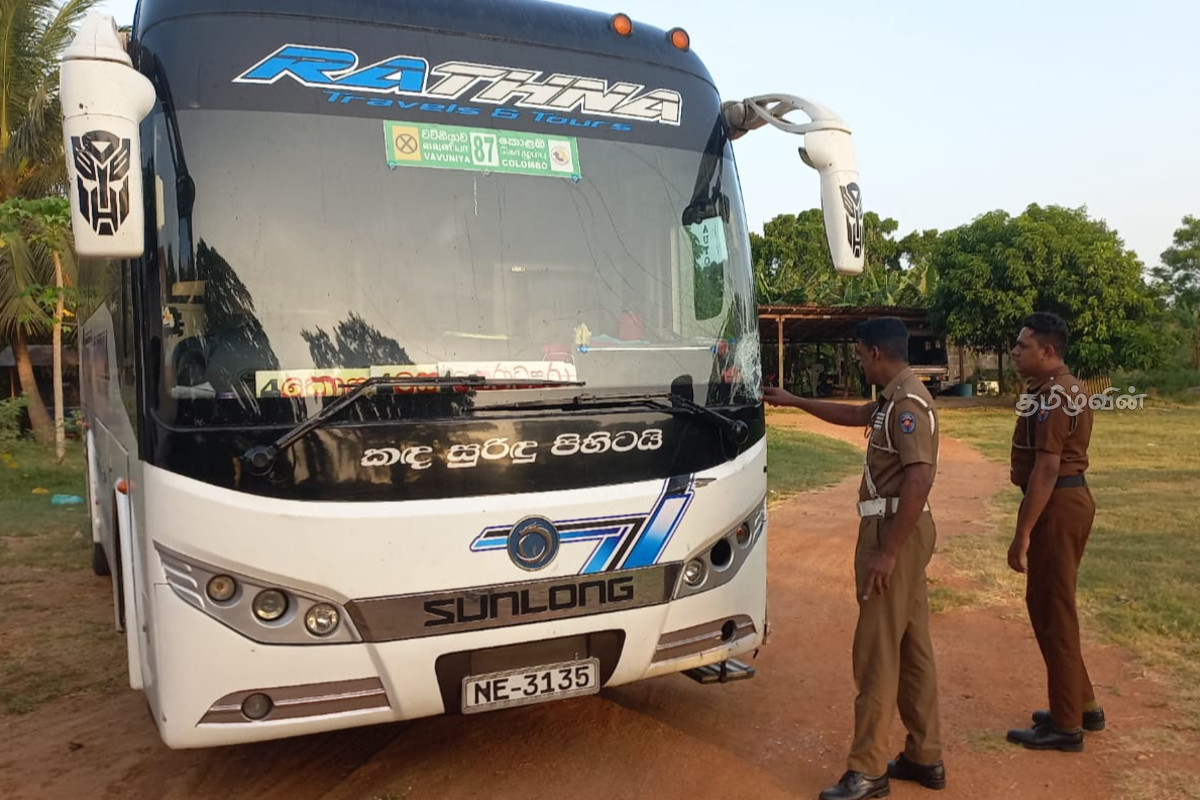 யாழ்ப்பாணம் - கண்டி பிரதான வீதியில் விபத்து: குடும்பஸ்தர் பலி | Accident On Vavuniya Family Member Dies