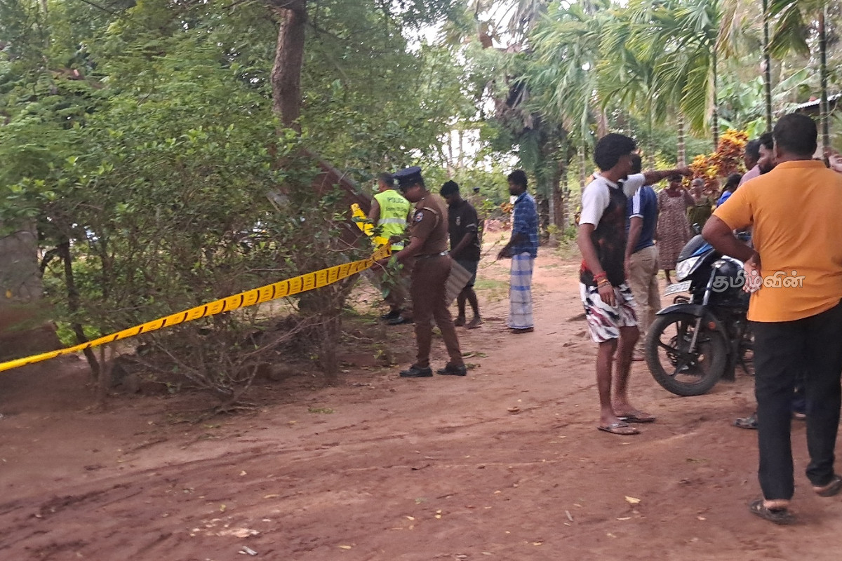தமிழர் பகுதியில் அதிகாலை இடம்பெற்ற கொடூரம்! வீடொன்றில் உறங்கிக்கொண்டிருந்த தம்பதியினர் அடித்துக்கொலை | Mullaitivu Couple Beaten To Death தமிழர் பகுதியில் அதிகாலை இடம்பெற்ற கொடூரம்! வீடொன்றில் உறங்கிக்கொண்டிருந்த தம்பதியினர் அடித்துக்கொலை | Mullaitivu Couple Beaten To Death