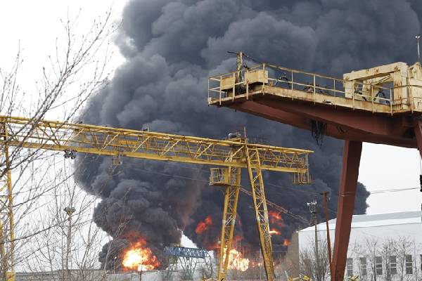 உக்ரைன் செய்த சம்பவம்... ரஷ்யாவின் மிகப்பெரிய எண்ணெய் சுத்திகரிப்பு ஆலை முடக்கம் | Ryazan Refinery Suspended Crude உக்ரைன் செய்த சம்பவம்... ரஷ்யாவின் மிகப்பெரிய எண்ணெய் சுத்திகரிப்பு ஆலை முடக்கம் | Ryazan Refinery Suspended Crude