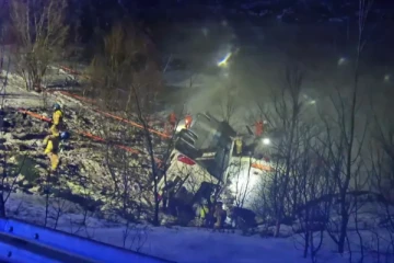 ஏரியில் விழுந்து பேருந்து விபத்து ; பலர் உயிரிழந்திருக்கலாம் என அச்சம்