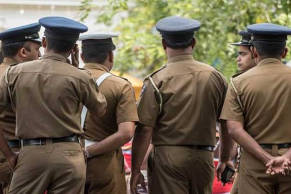 இலங்கையில் பகீர் சம்பவம்: ஒருவரை கூரிய ஆயுதங்களால் தாக்கி கொன்ற பெண் உட்பட 4 பேர்! | Man Stabbed To Death In Moragahaena