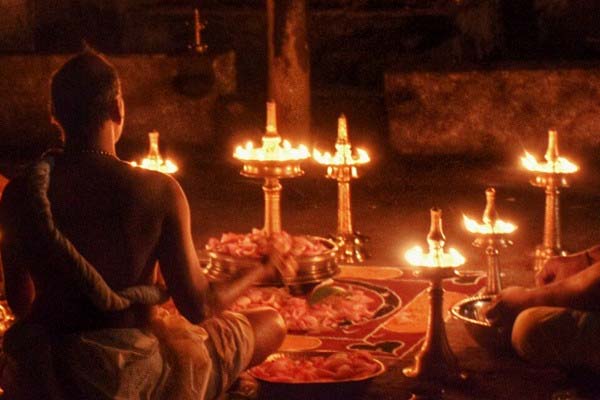 கண்ணை மறைத்த மூட நம்பிக்கை; மந்திரவாதி கொடுத்த ஐடியா; பேரனை நரபலி கொடுத்த தாத்தா | Grandfather Sacrifice Grandson In Uttar Pradesh