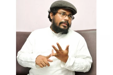 මම රටේ බලය අල්ලනවා..!දෙවැනි පරපුරේ නායකයා ලෙස ඉදිරිපත් වනවා..රෝහණ විජේවීර පුත් උවිඳු..(VIDEO)