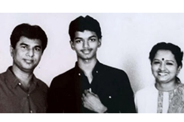 விமர்சனம் விண்ணை தொட்ட கதை.. தளபதி விஜய்யின் 29 வருட திரை பயணம் | Vijay 29 Years In Cinema