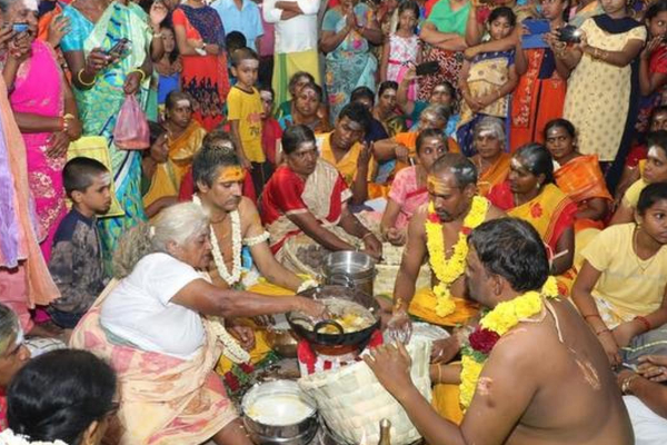 மஹா சிவராத்திரி.., கொதிக்கும் நெய்யில் கையால் அப்பம் சுட்ட மூதாட்டி | Old Woman Bakes Appam By Hand In Boiling Ghee