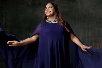 பின்னணி பாடகி சைந்தவியா இது!! ரீசெண்ட் போட்டோஷூட் கிளிக்ஸ்..