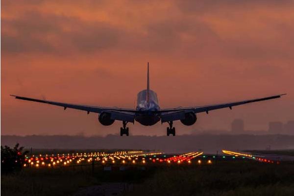 பிரித்தானியாவில் சிறைப்பிடிக்கப்பட்டது ரஷ்ய விமானம்! - ஐபிசி தமிழ்