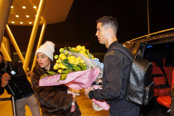 குடும்பத்துடன் சவூதி அரேபியாவிற்கு சென்ற ரொனால்டோ! | Ronaldo Went To Saudi Arabia With His Family