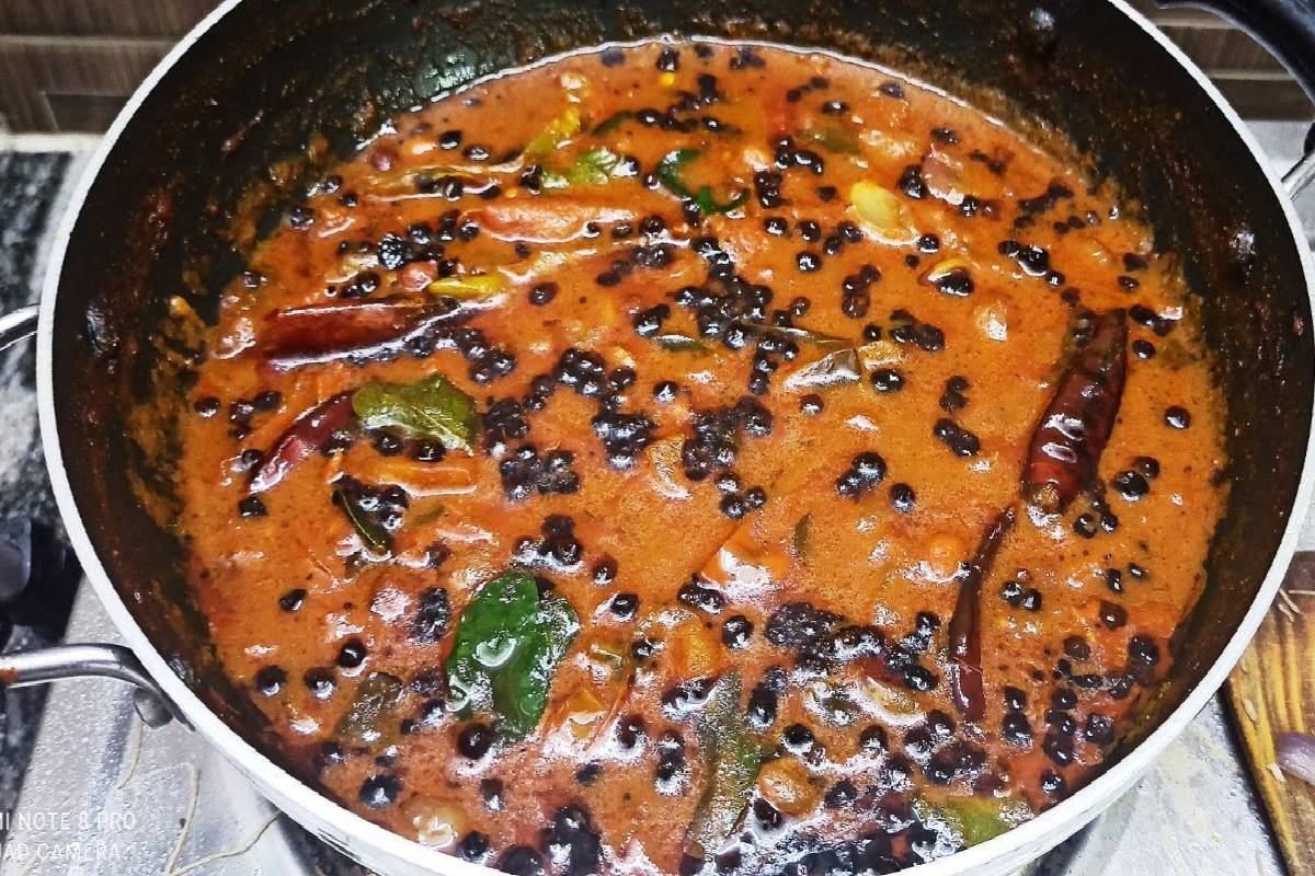 வயிற்றுப்புண்ணுக்கு உடனடி நிவாரணம் தரும் மணத்தக்காளி வத்தல் குழம்பு... இப்படி செய்து பாருங்க | Manathakkali Kuzhambu Health Benefits With Recipe