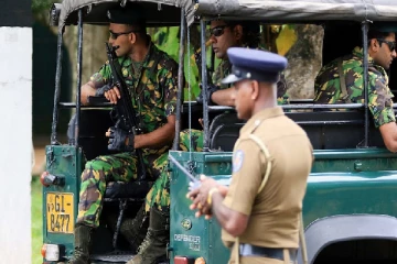 ஜீப்பிலிருந்து தப்பி ஓடிய சந்தேக நபர்; பொலிஸார் இருவர் நீக்கம்