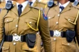 පොලිස් කොස්තාපල්වරියන් බදවා ගැනීමේදී දැඩි අසාධාරණයක් වුණා? විපක්ෂ නායකගෙන් චෝදනාවක්