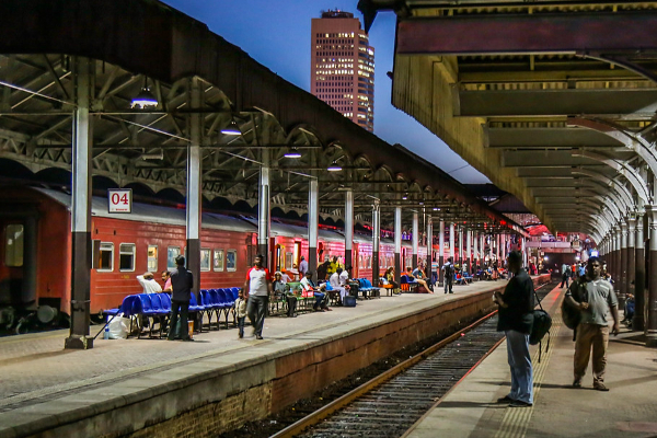 முன்னறிவிப்பின்றி புகையிர சேவைகள்  ரத்து;  பயணிகள்  அவதி | Cancellation Of Train Services Prior Notice