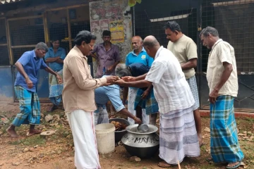 முல்லைத்தீவு - குமுழமுனையில் முள்ளிவாய்க்கால் கஞ்சி