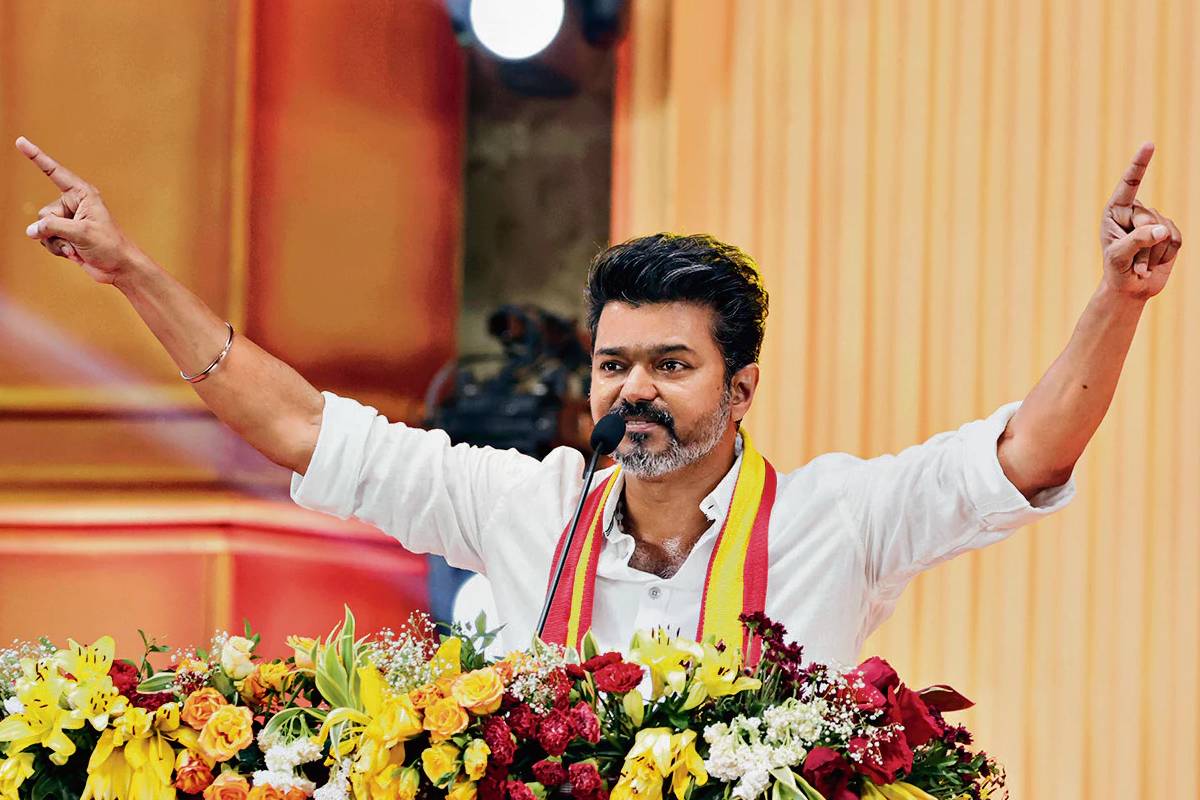 விஜய் பாணியை பின்பற்றும் தனுஷ்; ரசிகர் மன்றம் நற்பணி இயக்கமாக மாற்றம் | Dhanush Change Fan Club To Welfare Movement