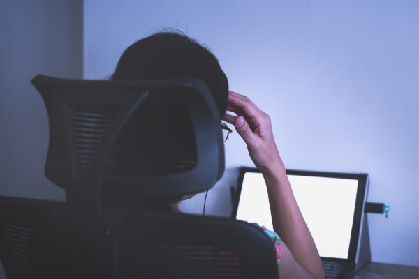 கொழும்பு யுவதியின் புகைப்படங்களை ஆபாசமாக எடிட் செய்து இணையத்தில் பரப்பிய இளம் பெண்! | Woman Digitally Created Girl Nude Pics Internet கொழும்பு யுவதியின் புகைப்படங்களை ஆபாசமாக எடிட் செய்து இணையத்தில் பரப்பிய இளம் பெண்! | Woman Digitally Created Girl Nude Pics Internet