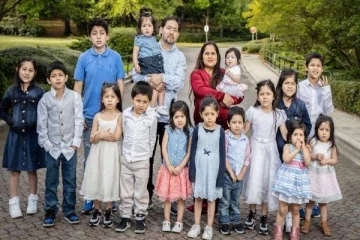 மொத்தம் 16 குழந்தைகளை பெற்றெடுத்த தம்பதி! ஒவ்வொரு குழந்தையின் பெயரில் இருக்கும் மாற்றம்;