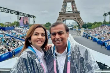 பாரிஸ் ஒலிம்பிக் தொடக்க விழாவில் முகேஷ் - நீதா அம்பானி ஜோடி