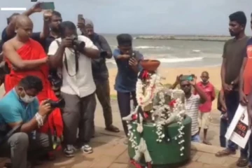 வரலாற்றில் முதல்முறையாக கொழும்பில் முள்ளிவாய்க்கால் நினைவுச் சுடர்! தமிழர்களுடன் இணைந்த சிங்கள மக்கள்