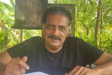 பிரகாஷ் ராஜ் ஒன்னாநம்பர் பிராடு!! விஜய்யை கேள்வி கேட்டதற்கு இயக்குநர் பதிலடி..