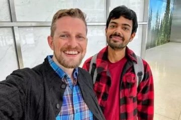 10-ஆம் வகுப்பு படித்தவரின் Messaging App ரூ.1500 கோடிக்கு விற்பனை!