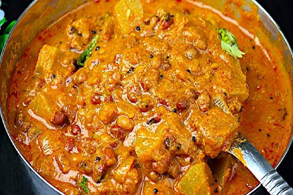 நாவூரும் சுவையில் உருளைக்கிழங்கு வேர்க்கடலை குழம்பு... பண்ணலாமா? | Potato Peanut Kara Kuzhambu Recipe In Tamil