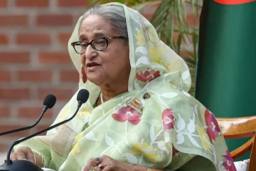 பதவி இராஜினாமா; நாட்டைவிட்டு தப்பியோடும் பங்களாதேக்ஷ் பிரதமர்!