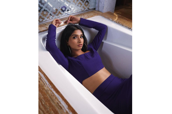 பிக் பாஸ் 5 மதுமிதாவா இது..! பாத் டப்பில் எப்படி போட்டோஷூட் நடத்தியுள்ளார் பாருங்க | Madumitha Latest Photoshoot