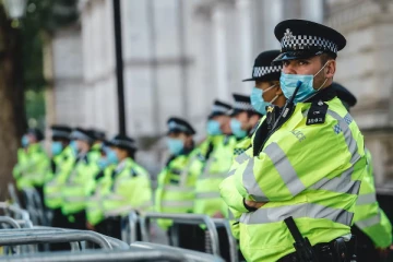 பிரித்தானியாவில் நடந்த கோர விபத்தில் இரு இளைஞருக்கு நேர்ந்த கதி!