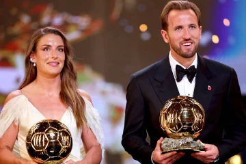 முடிவுக்கு வந்த 25 வருட ஏக்கம்... Ballon d’Or விருதைத் தட்டித் தூக்கிய ஹரி கேன்