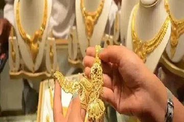 சிங்கப்பூரில் நகைகளை வாங்கி குவிக்கும் மக்கள்