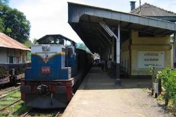 ரம்புக்கனை - பேராதனை கம்பளை ரயில் சேவைகள் இடைநிறுத்தம்!