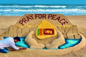 இலங்கையில் சமாதானம் நிலவ இந்தியாவில் வரையப்பட்ட மணல் ஓவியம்(photo)