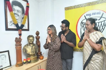 விஜயகாந்த் நினைவிடத்தில் அஞ்சலி செலுத்திய நடிகை ரம்பா
