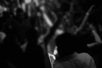 සාදයේ ගුටිබැට කෙළියෙන් තරුණයෙක් අවසන් ගමන් යයි..