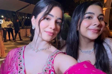 சச்சின் மகள் சாரா டெண்டுல்கரின் ரீசெண்ட் கிளிக்ஸ்..