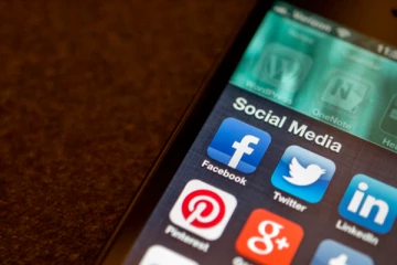 கனடாவில், சமூக ஊடகங்களுக்கு எதிராக வழக்குத் தொடர்ந்த பாடசாலை சபைகள்