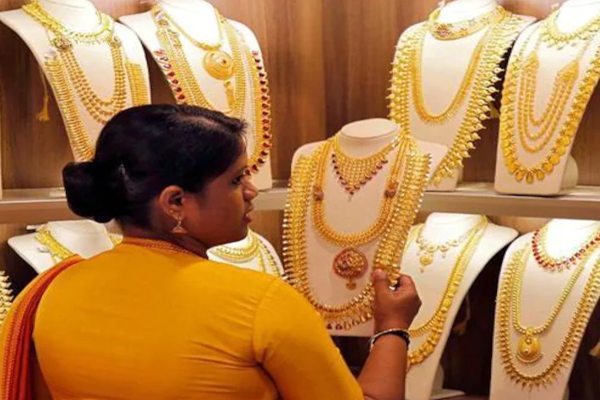 புதிய உச்சம் தொட்ட தங்க விலை; ஏக்கத்தில் இல்லத்தரசிகள்! | Gold Prices Hit New Highs Housewives Nostalgia